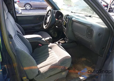 2000 Chevrolet Blazer Ls z USA, uszkodzony, nr VIN 1GNDT13W0Y2153077